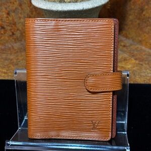 Louis Vuitton Tan Agenda/Passport Holder, EUC